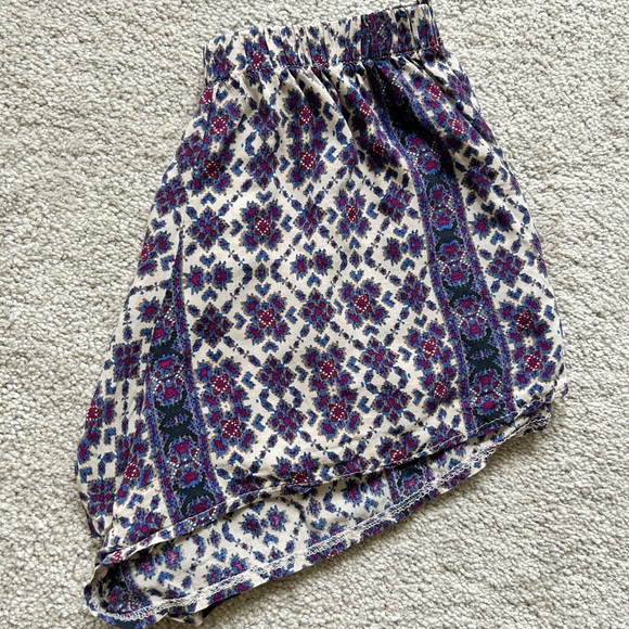 Brandy Melville Patterned Shorts - Picture 1 of 5
